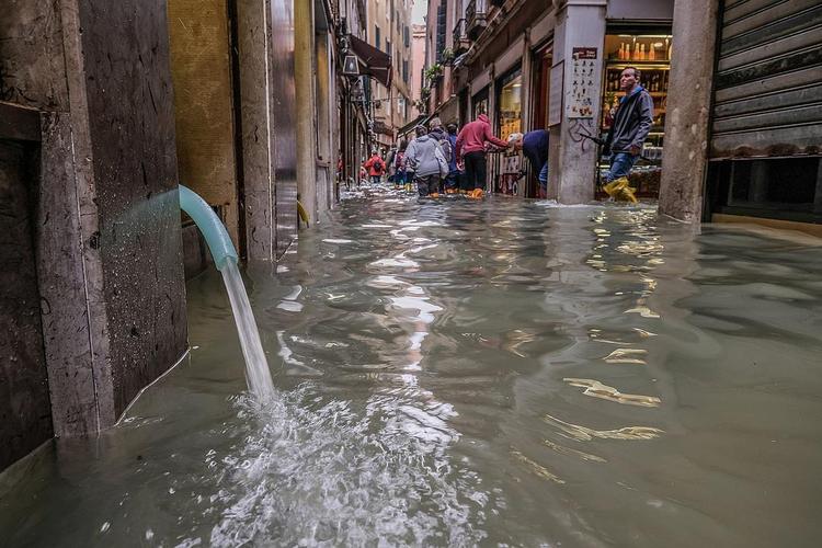 威尼斯被水浸泡（威尼斯水淹）
